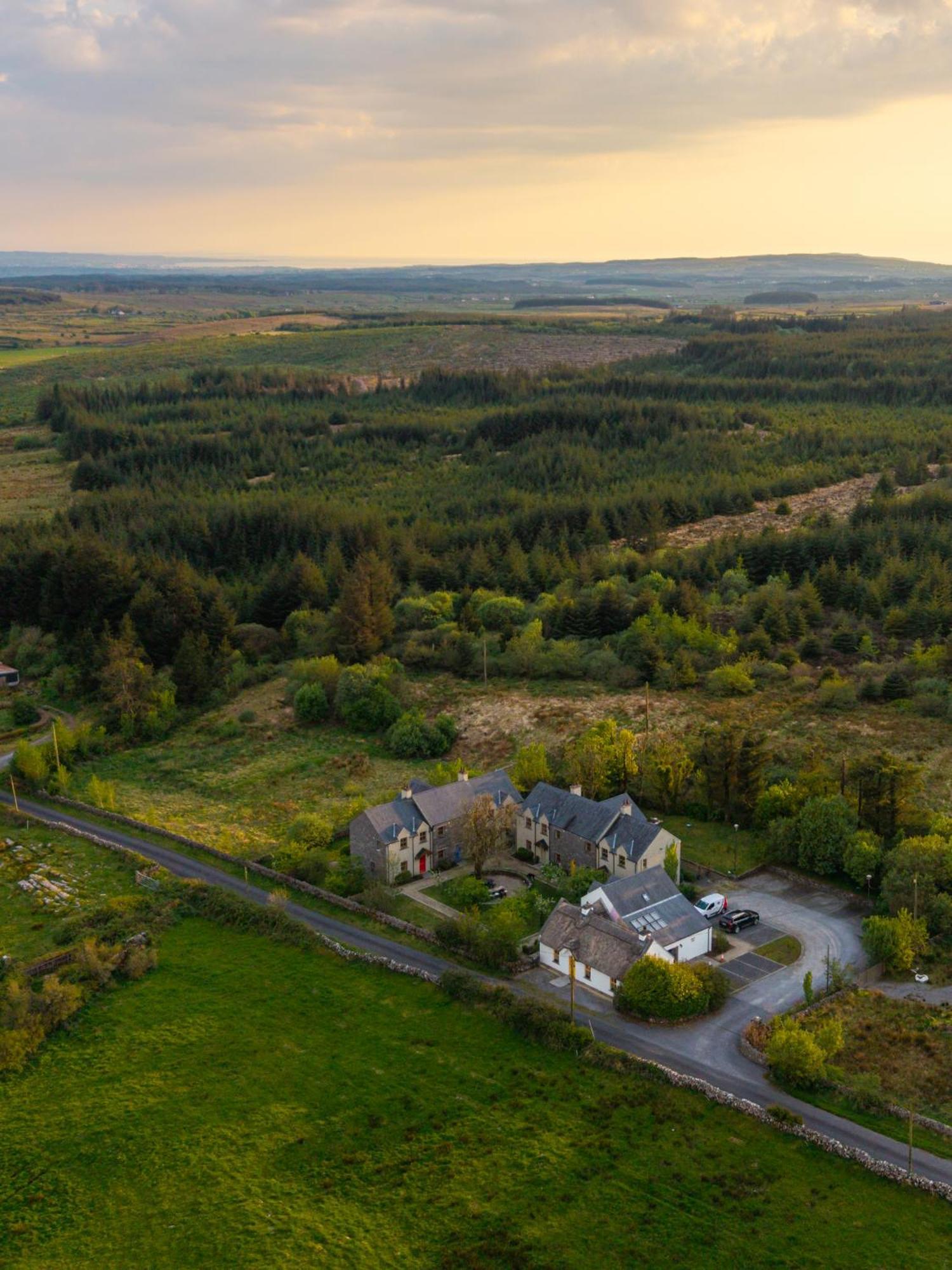 Burren Court Lodge Ballyvaughan Eksteriør billede